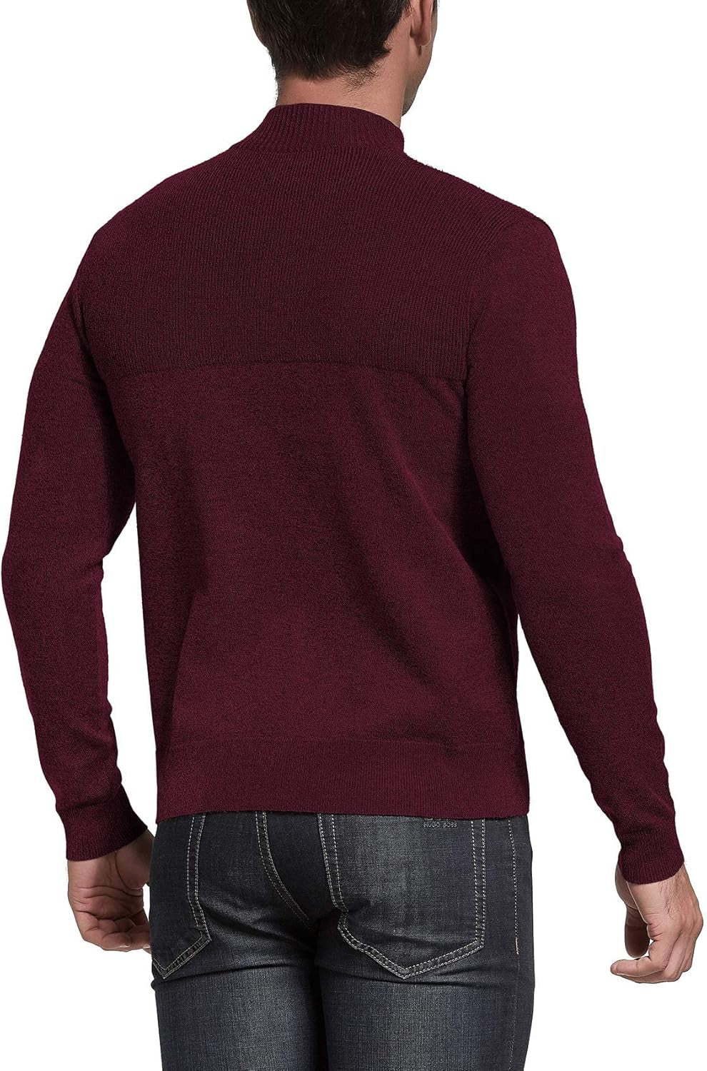 Suéter tipo polo para hombre con cierre y cuello alto. Diseño slim fit de manga larga, estilo casual, con acabado acanalado en los bordes. Perfecto para un look moderno y elegante.