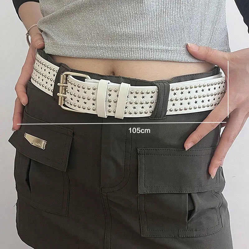 Cinturón punk de cuero con balas y remaches huecos. Ajustable, estilo rock gótico para un look audaz y rebelde.