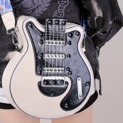 Bolso cruzado Y2K 2024 con forma de guitarra y remaches. Estilo único, moderno y perfecto para destacar.