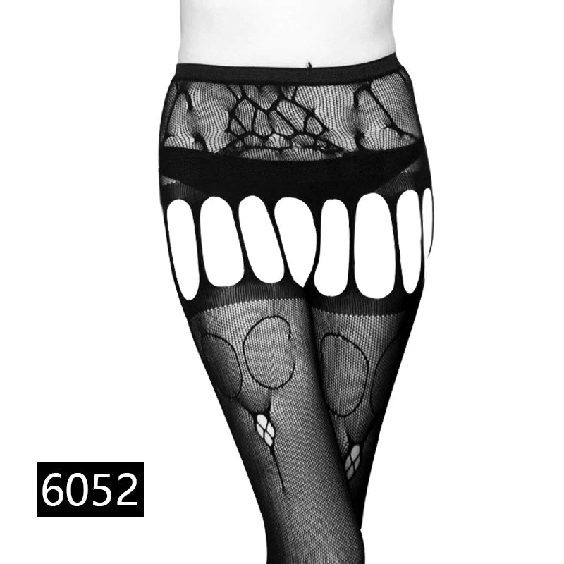 Lencería sexy con liguero y medias de red. Diseño elástico y atrevido que realza tus piernas con un estilo seductor.