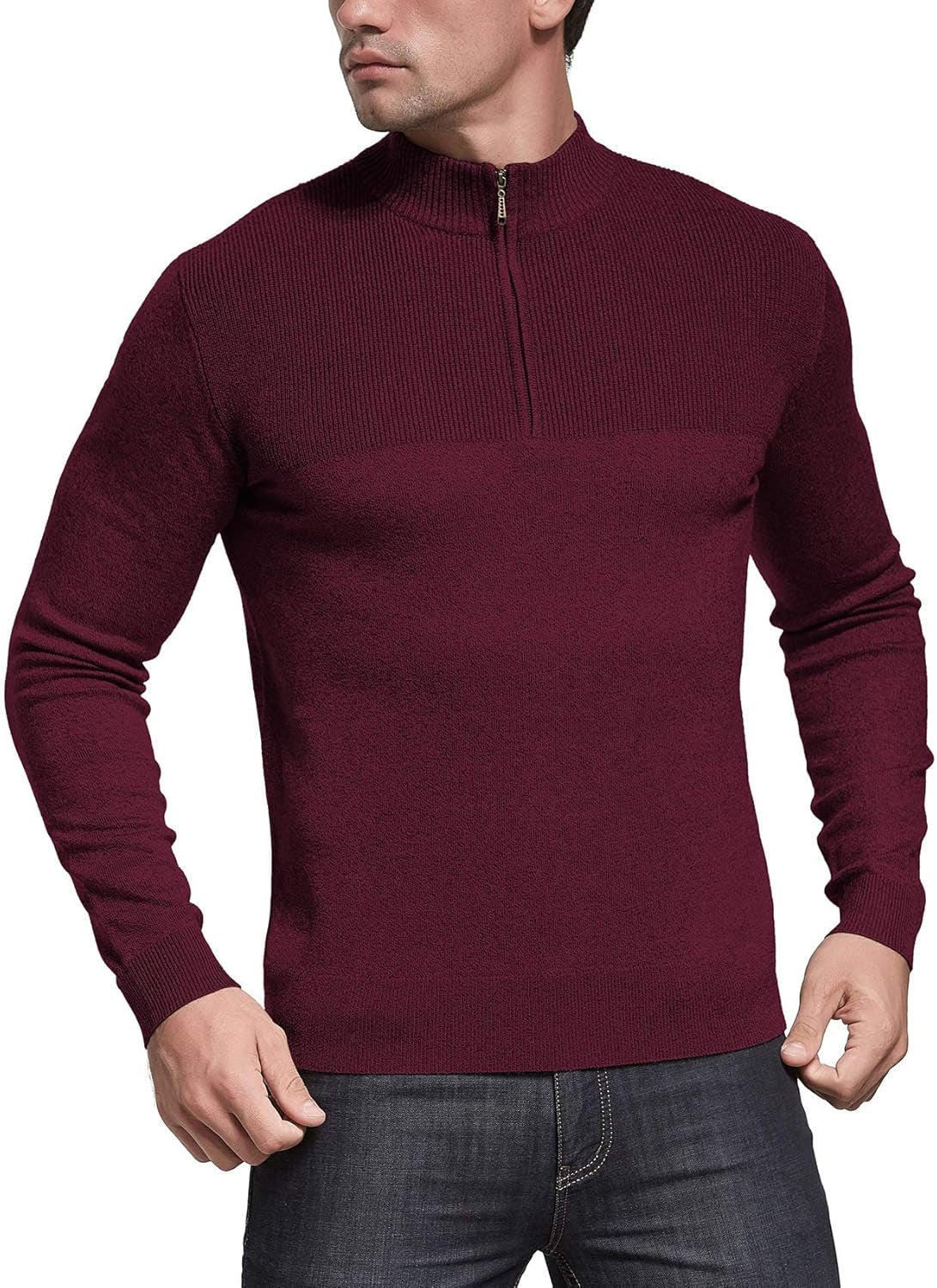 Suéter tipo polo para hombre con cierre y cuello alto. Diseño slim fit de manga larga, estilo casual, con acabado acanalado en los bordes. Perfecto para un look moderno y elegante.