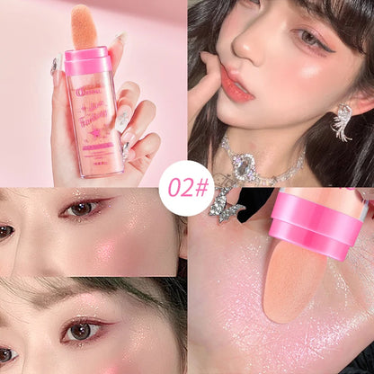 Polvo iluminador perlado que aporta brillo natural, define el contorno y realza todo el cuerpo.