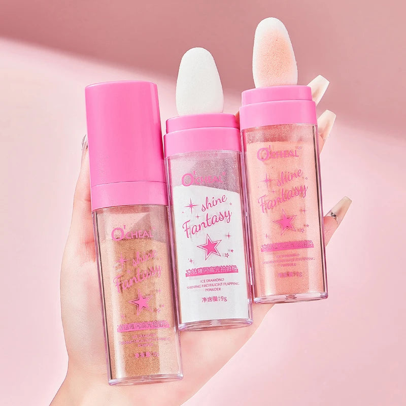 Polvo iluminador perlado que aporta brillo natural, define el contorno y realza todo el cuerpo.