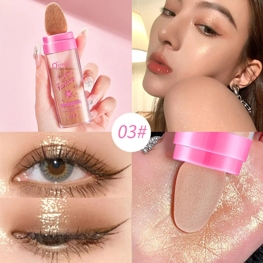 Polvo iluminador perlado que aporta brillo natural, define el contorno y realza todo el cuerpo.